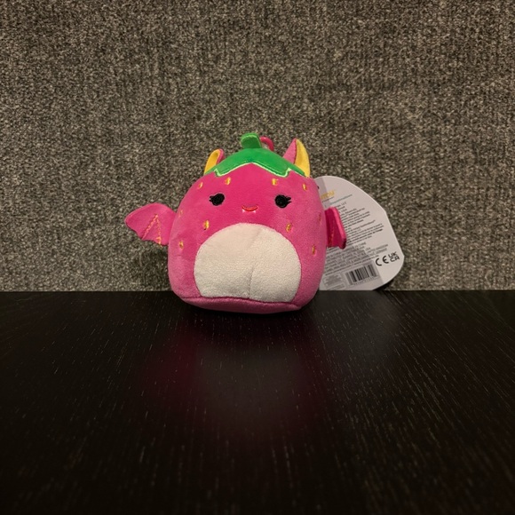Squishmallows Other - Gwendolyn Strawberry Bat Squishmallow Clip